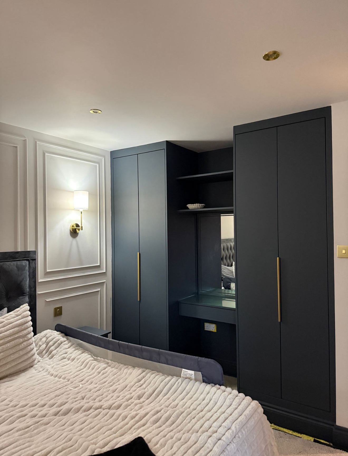 Fitted wardrobe with dressing table and mirror